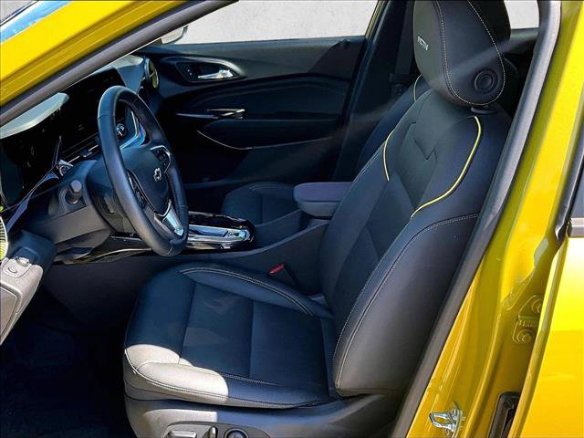 Used 2024 Chevrolet Trax ACTIV w/ Sunroof Package FWD image 24