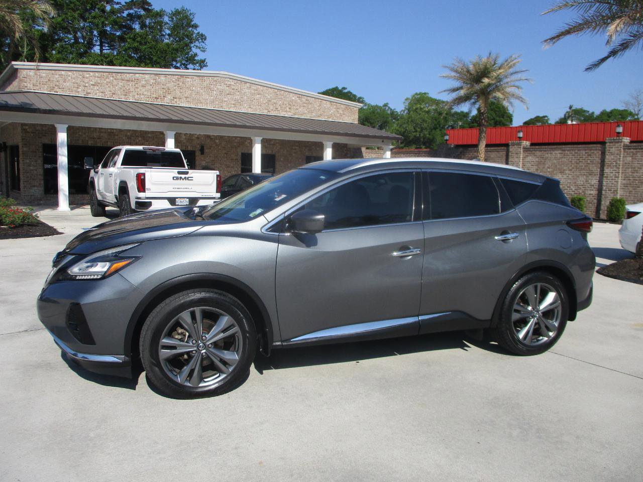 Used 2019 Nissan Murano Platinum image 2