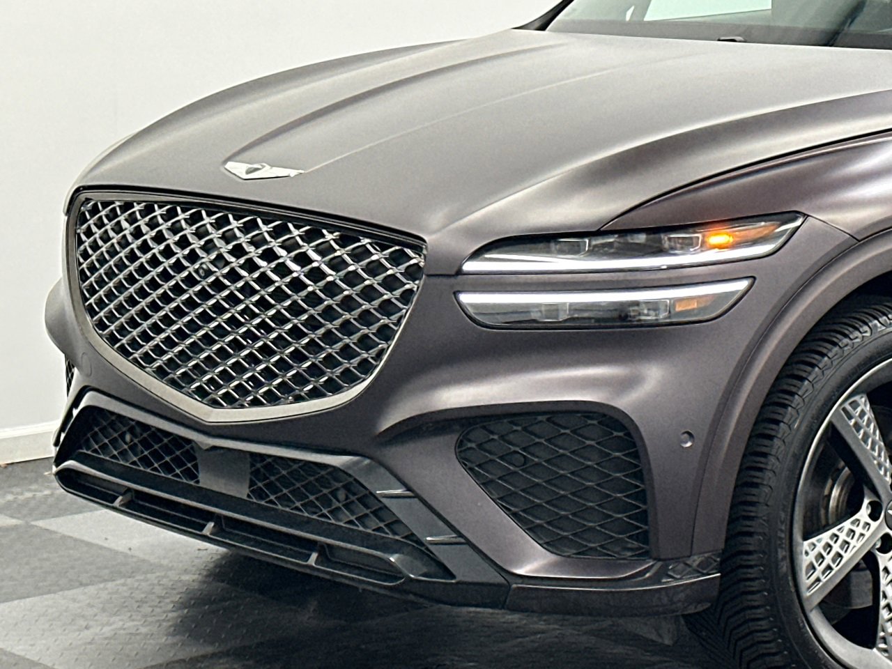 Used 2022 Genesis GV70 3.5T Sport w/ Sport Prestige Package image 2