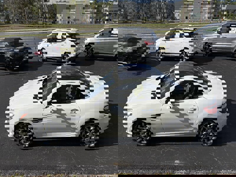 Used 2015 Mercedes-Benz SLK 250 w/ Premium Package image 6