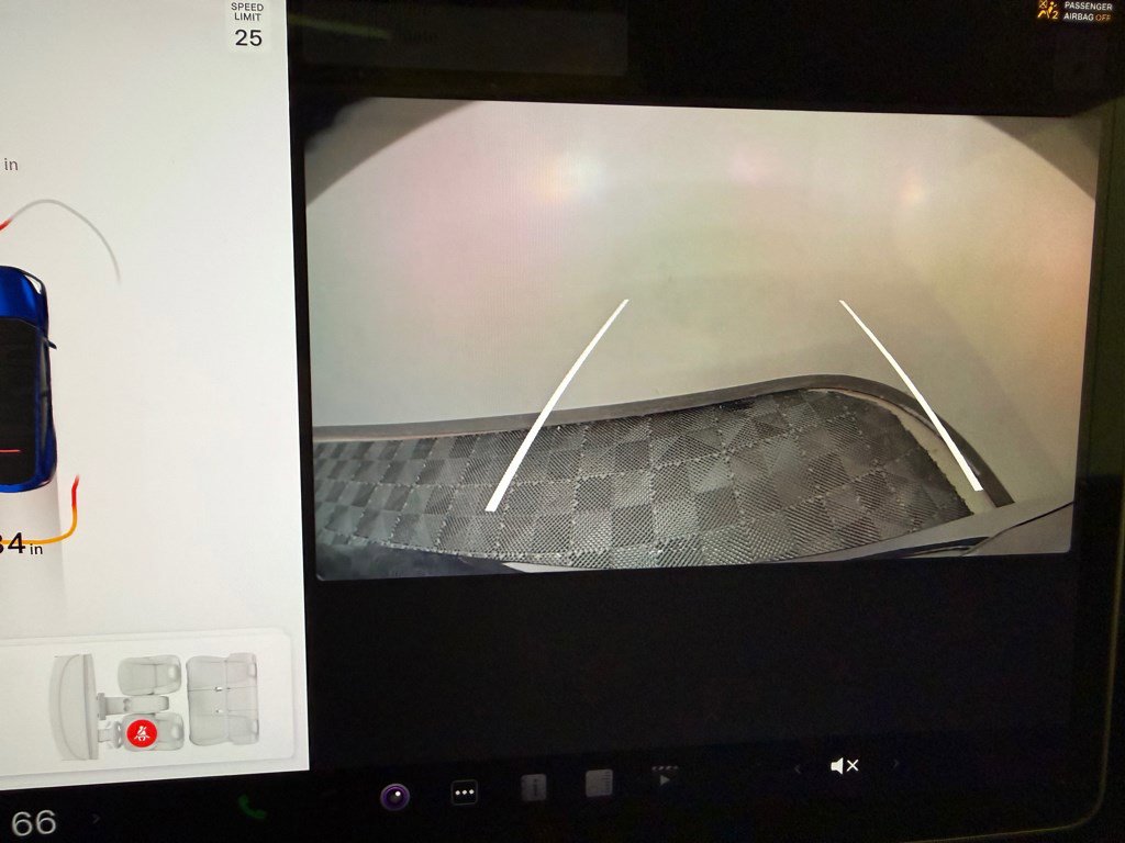 Used 2022 Tesla Model Y Long Range image 10