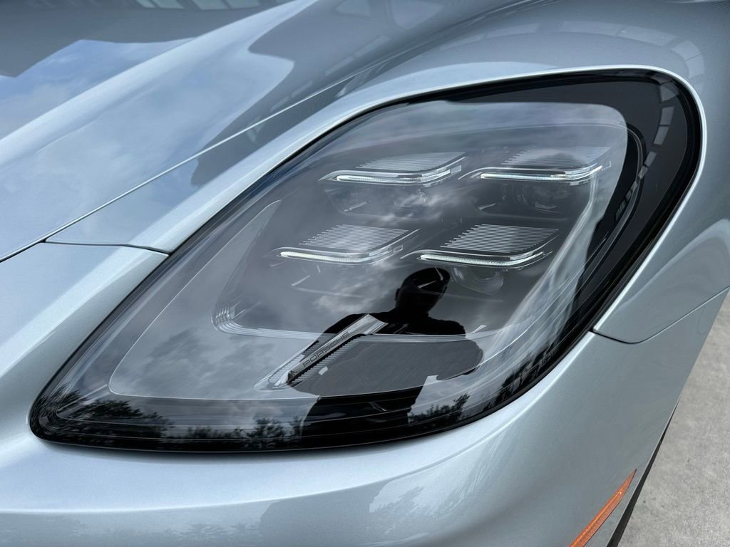 Used 2025 Porsche Panamera image 13