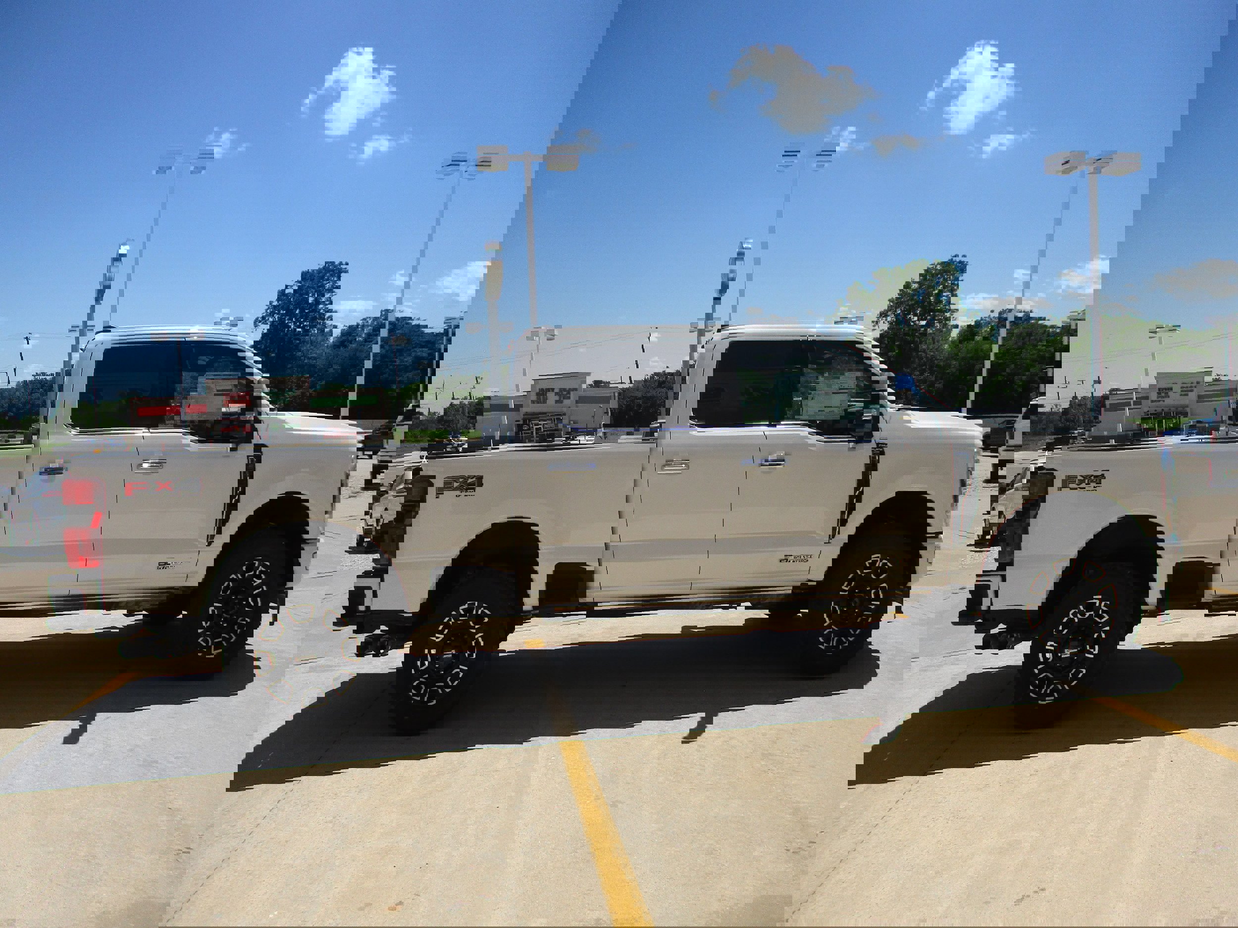 New 2024 Ford F250 Platinum w/ FX4 Off-Road Package image 7