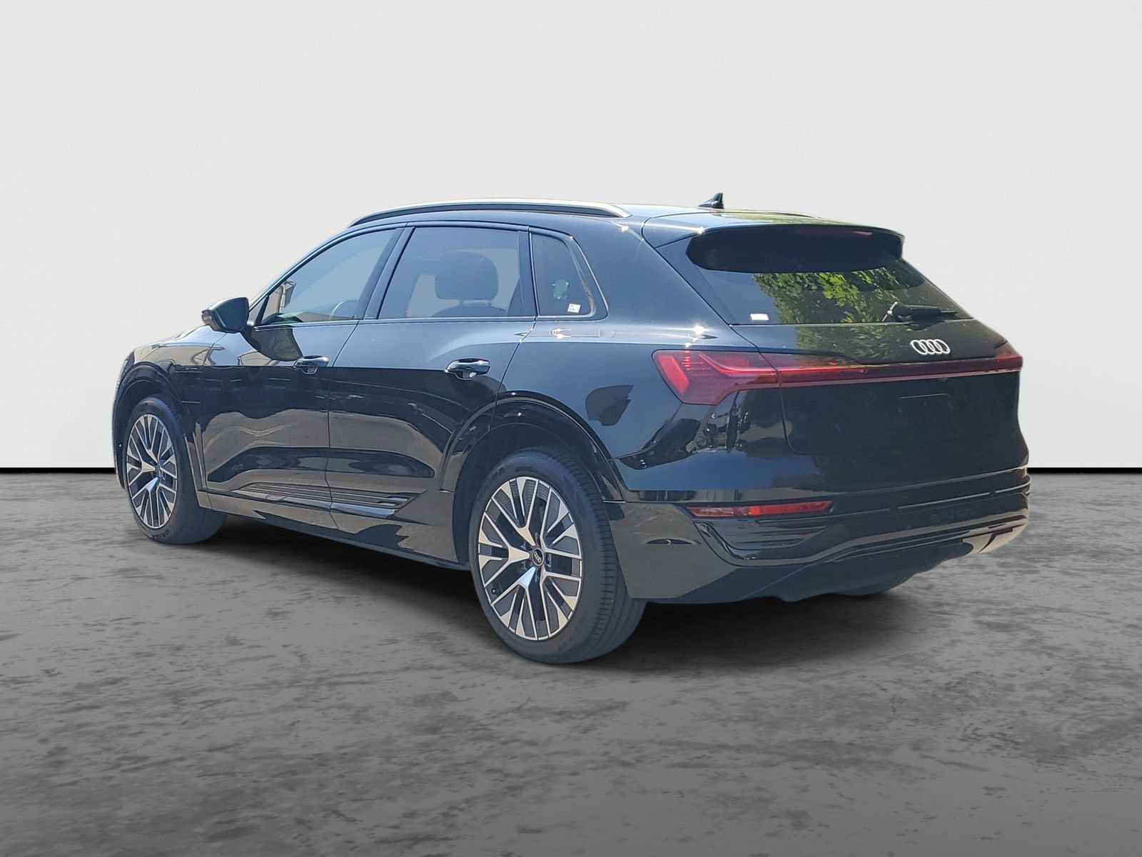 Used 2024 Audi Q8 e-tron Premium Plus AWD/4WD image 3
