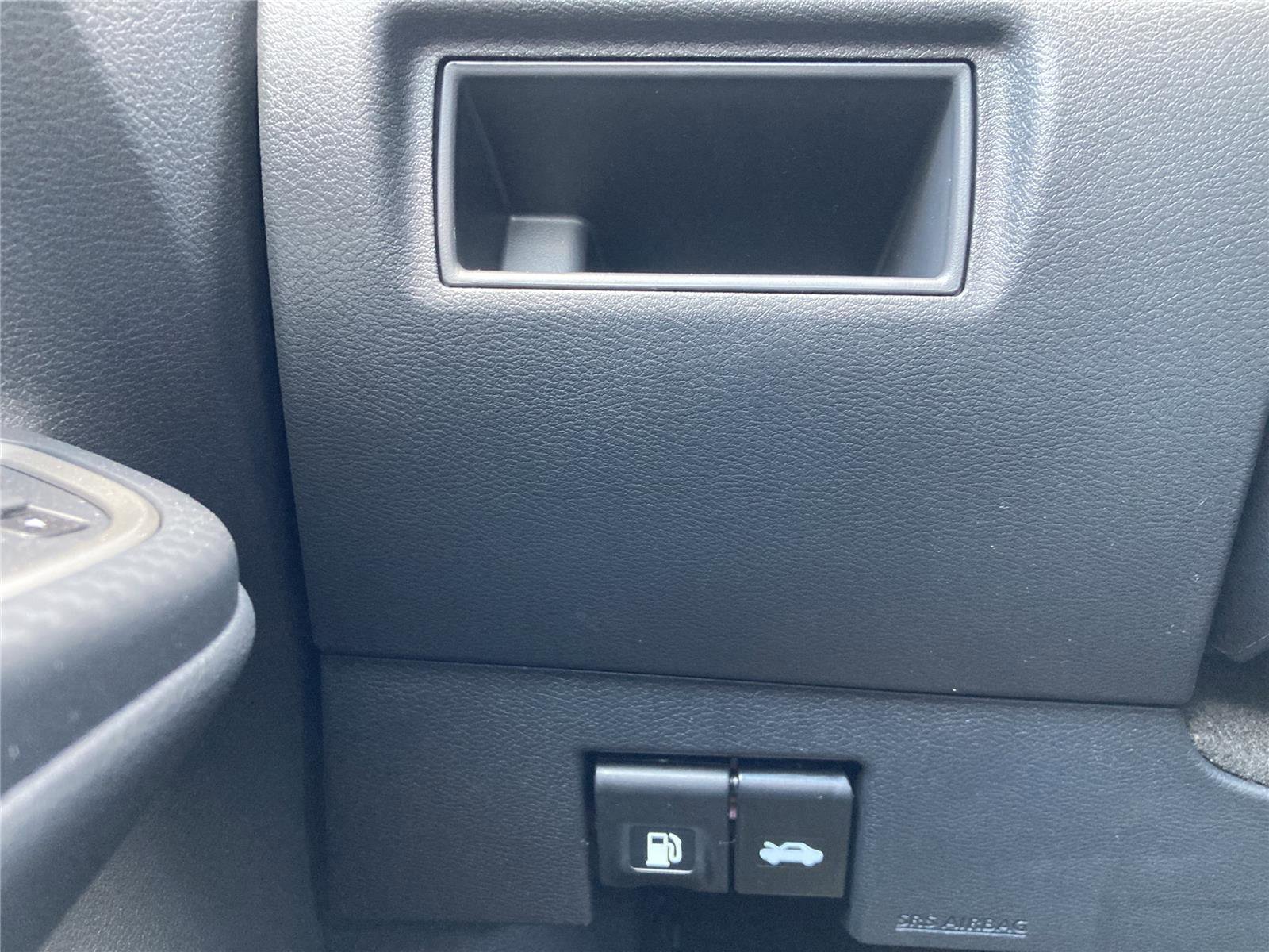 New 2025 Nissan Versa SR w/ Trunk Package image 19