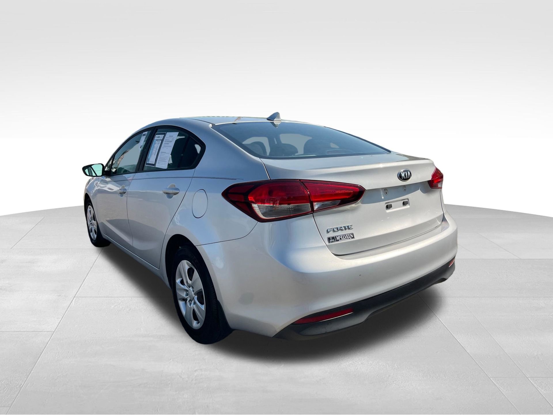 Used 2017 Kia Forte LX image 8