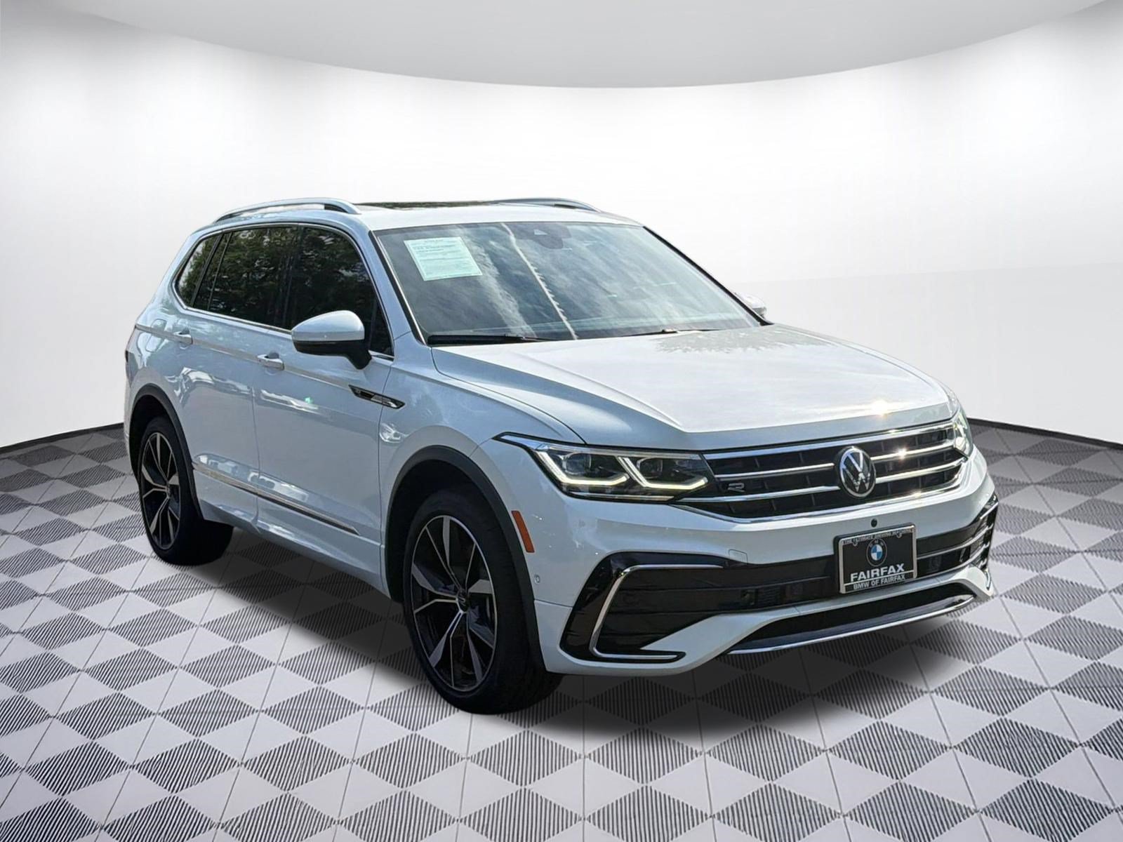 Used 2024 Volkswagen Tiguan SEL R-Line AWD/4WD image 7