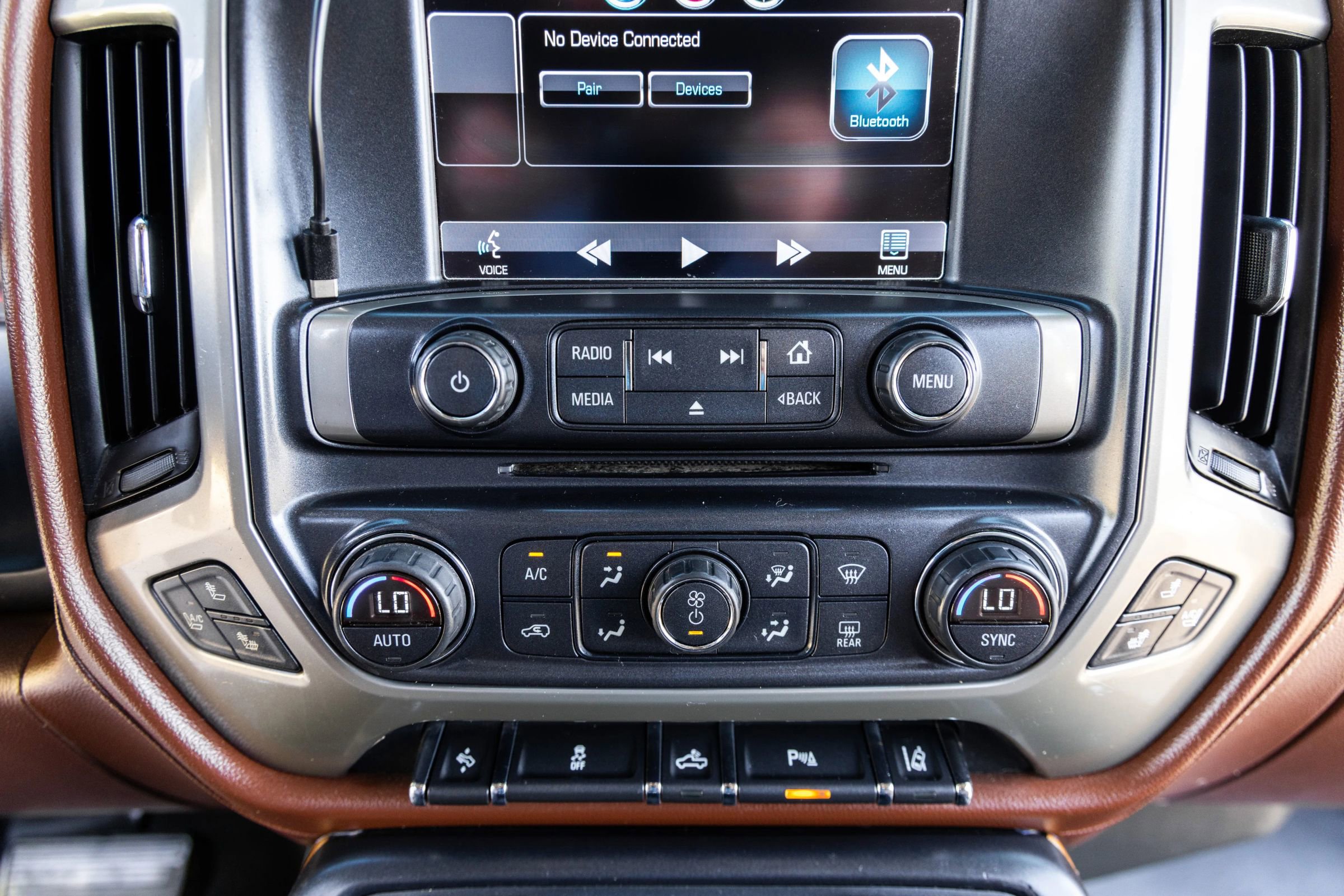 Used 2015 Chevrolet Silverado 1500 High Country image 25