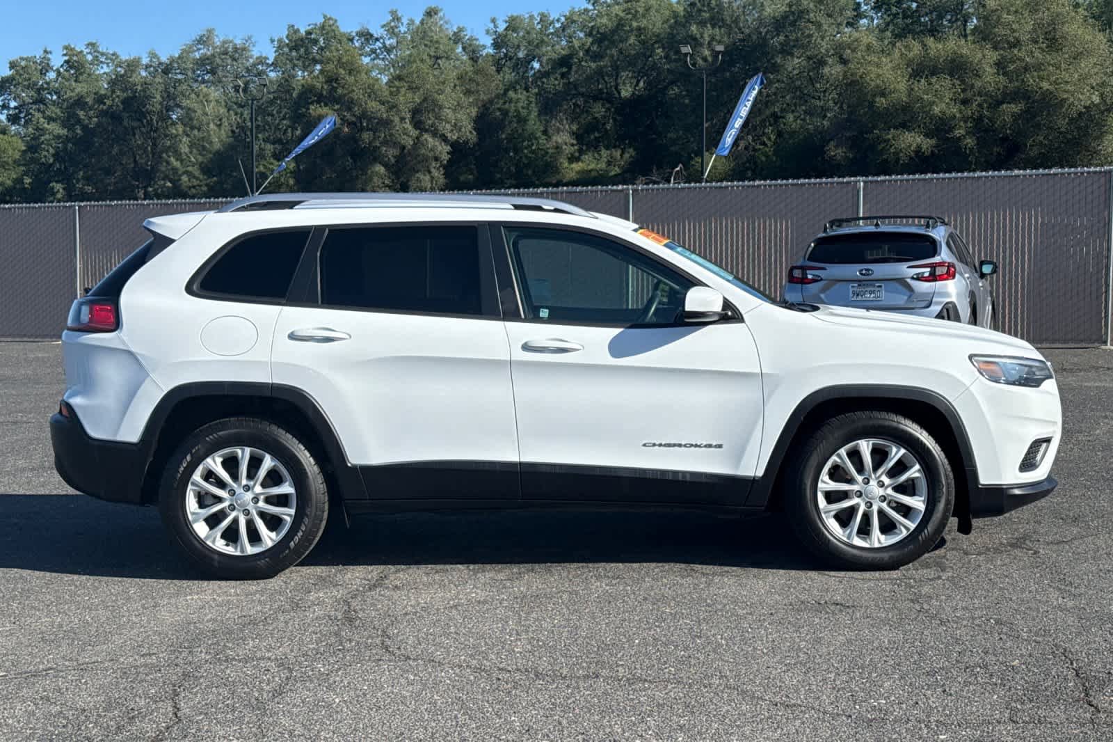 Used 2021 Jeep Cherokee Latitude FWD image 2