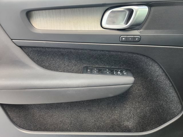 Certified 2025 Volvo XC60 B5 Core AWD/4WD image 21