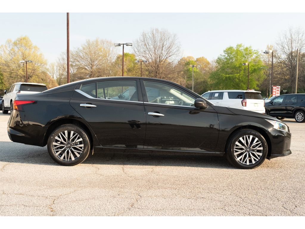 Used 2025 Nissan Altima 2.5 SV image 9