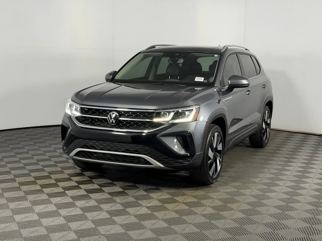 Used 2024 Volkswagen Taos SEL image 3