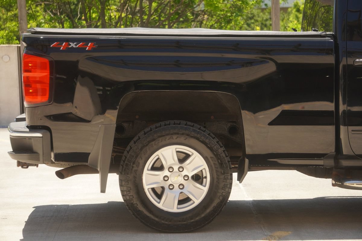 Used 2018 Chevrolet Silverado 1500 LT AWD/4WD image 32