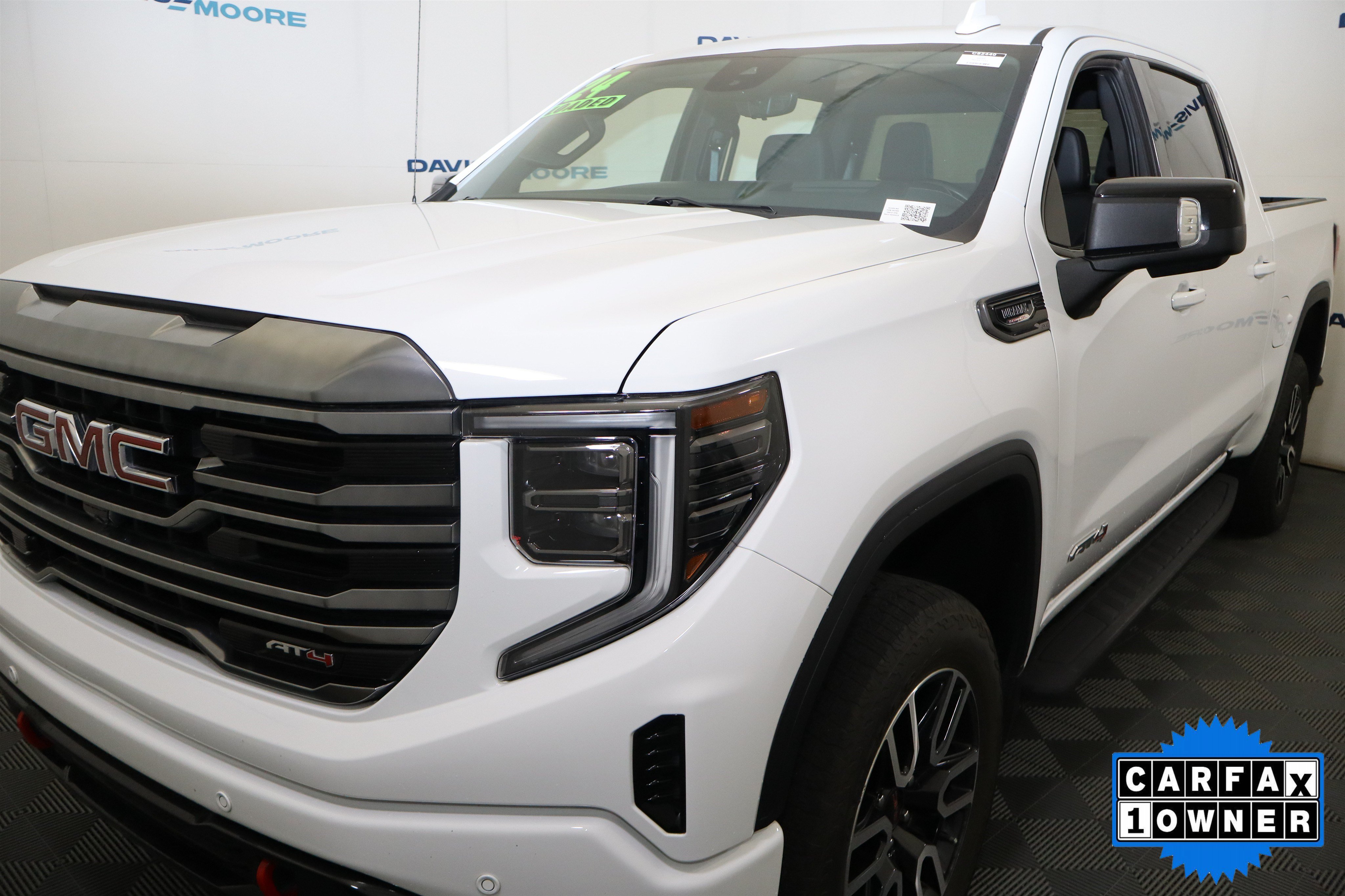 Used 2024 GMC Sierra 1500 AT4 w/ Technology Package AWD/4WD image 12