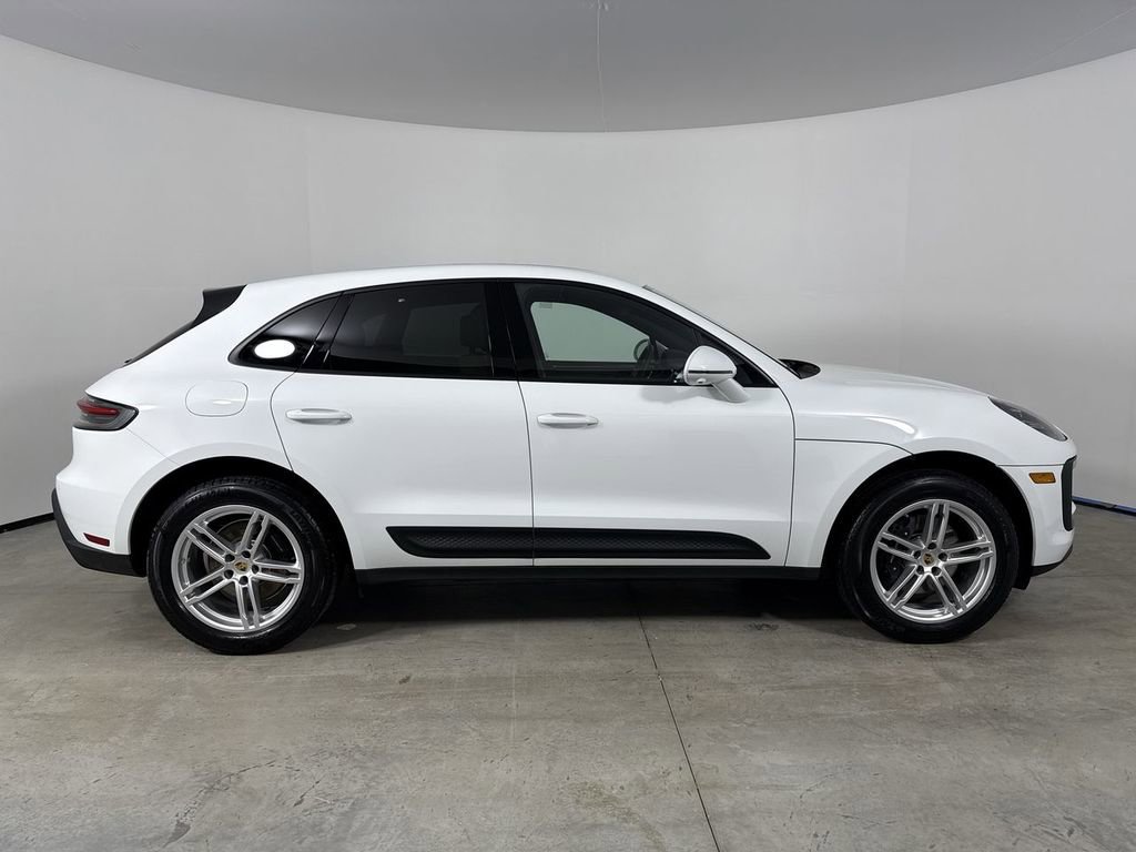 Certified 2025 Porsche Macan image 8