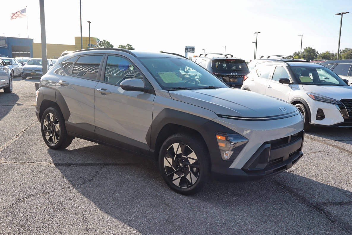 Used 2024 Hyundai Kona SEL AWD/4WD image 3