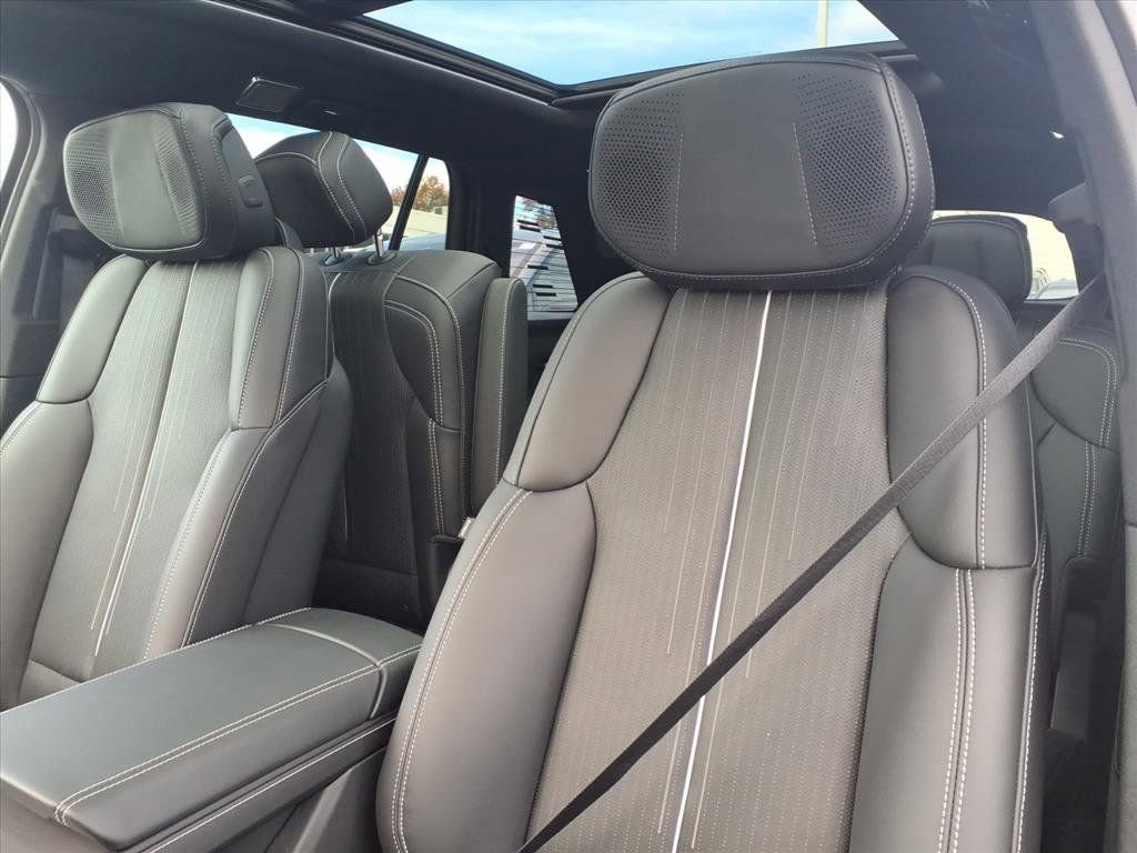Used 2026 Cadillac Vistiq Luxury w/ LPO, Floor Liner Package AWD/4WD image 12