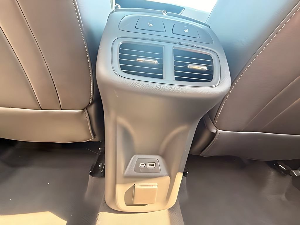 Used 2023 Buick Envision Avenir AWD/4WD image 25