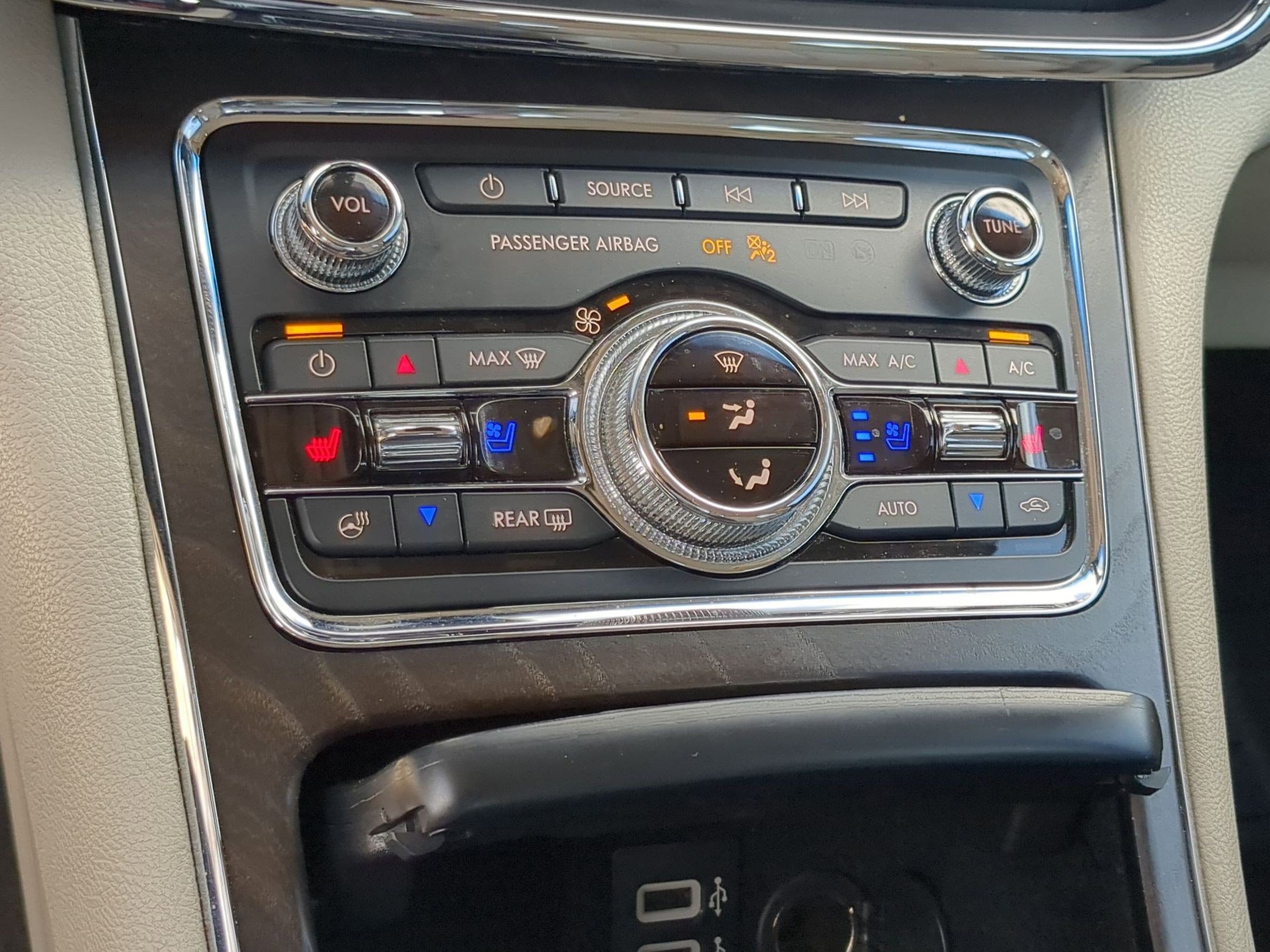 Used 2019 Lincoln Continental Reserve image 18