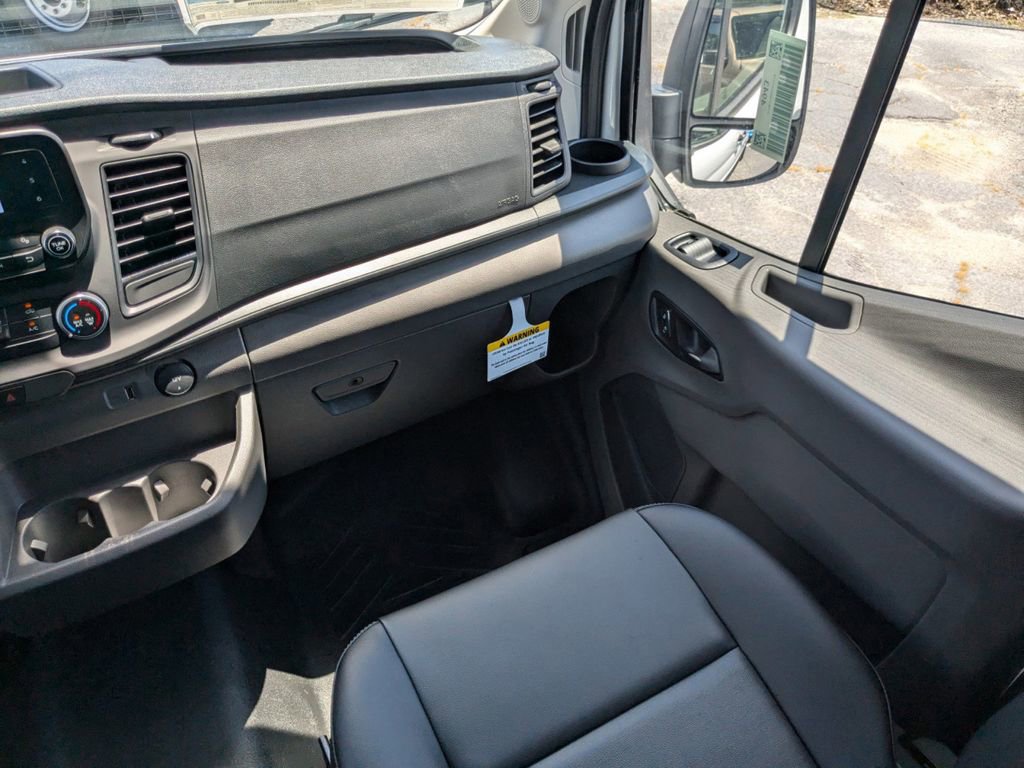 New 2025 Ford Transit 250 148 Medium Roof image 18