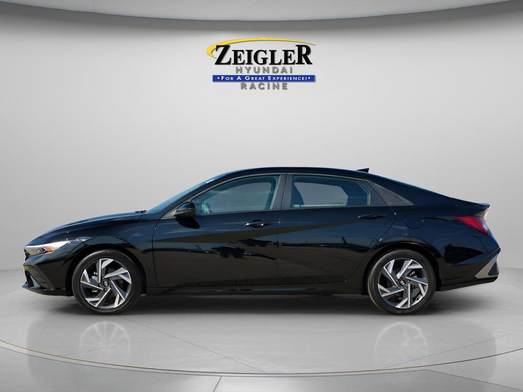 Used 2025 Hyundai Elantra SEL FWD image 4