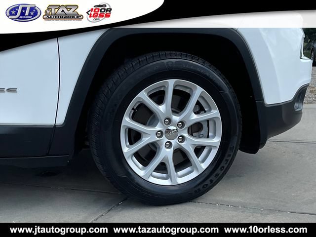 Used 2018 Jeep Cherokee Latitude FWD image 9
