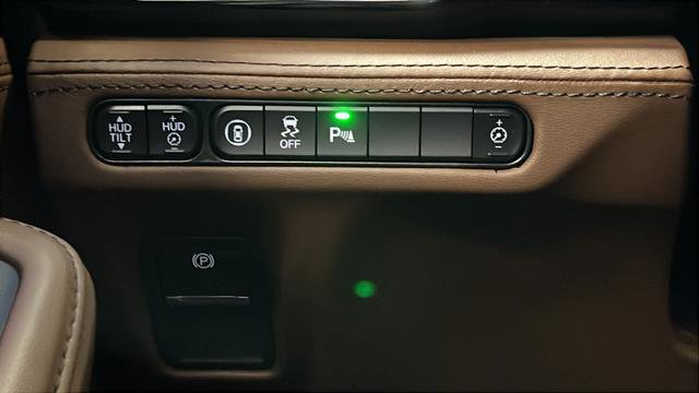 Used 2024 Acura MDX SH-AWD w/ Advance Package image 31