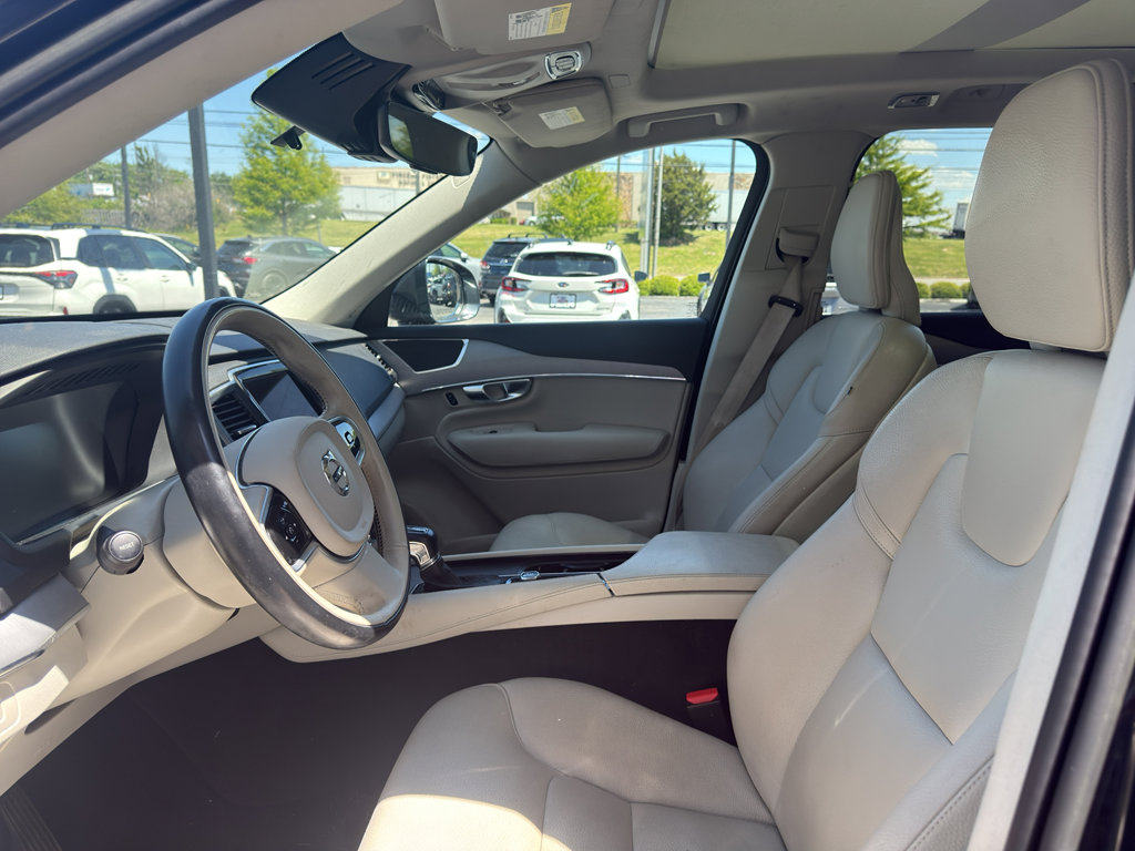 Used 2022 Volvo XC90 T5 Momentum w/ Climate Package AWD/4WD image 9