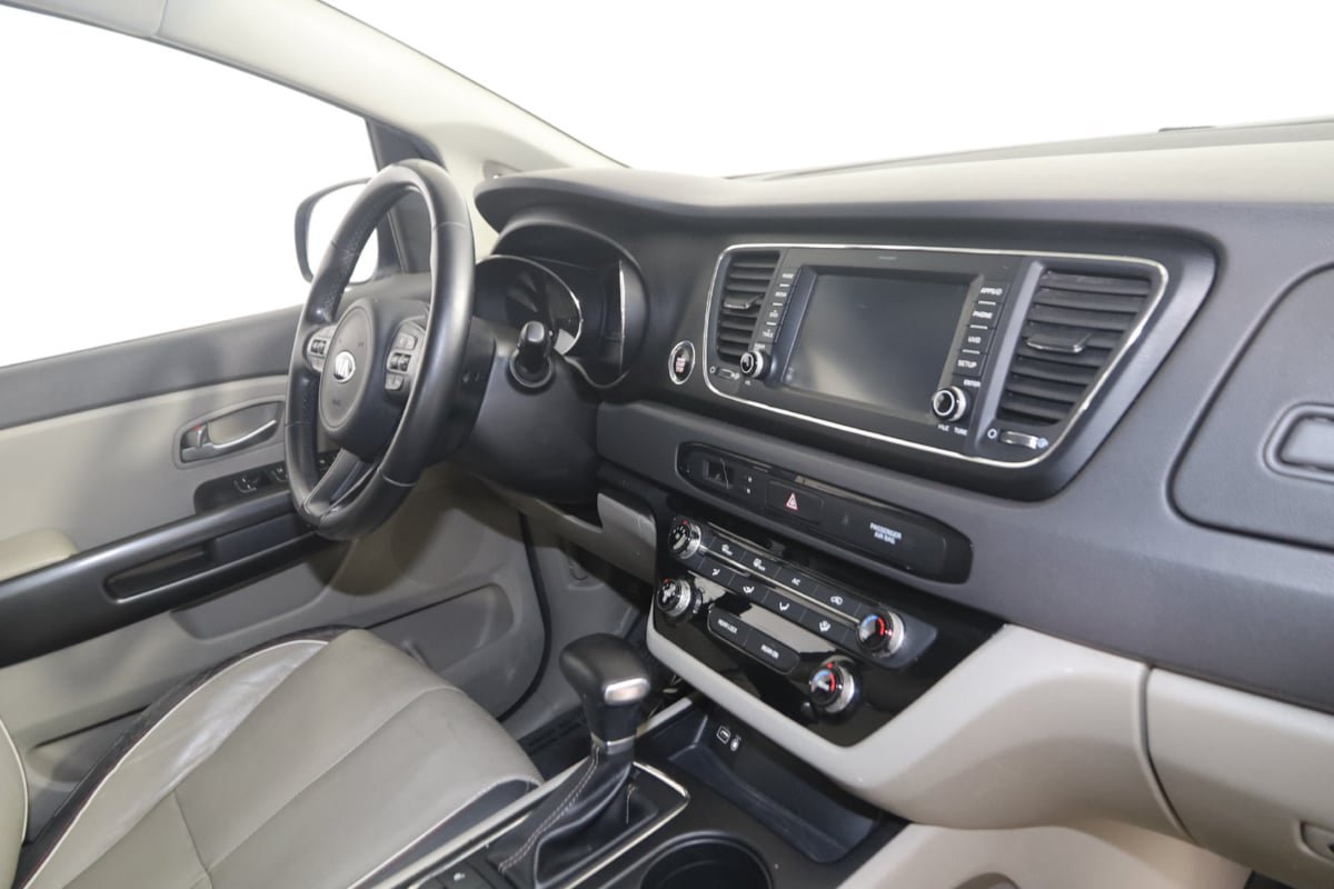 Used 2017 Kia Sedona LX w/ LX Essentials Premium Package FWD image 32
