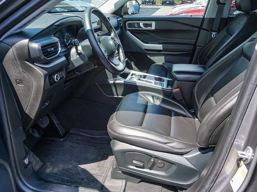 Used 2023 Ford Explorer XLT w/ Equipment Group 202A RWD image 18