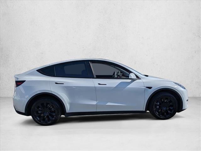 Used 2022 Tesla Model Y Long Range video 4