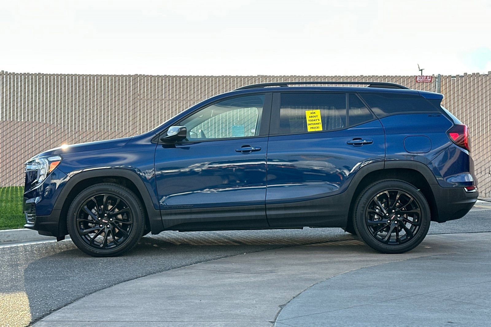 Certified 2023 GMC Terrain SLE w/ Driver Convenience Package image 7