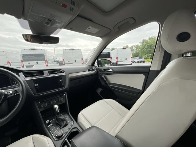 Used 2021 Volkswagen Tiguan SEL AWD/4WD image 11