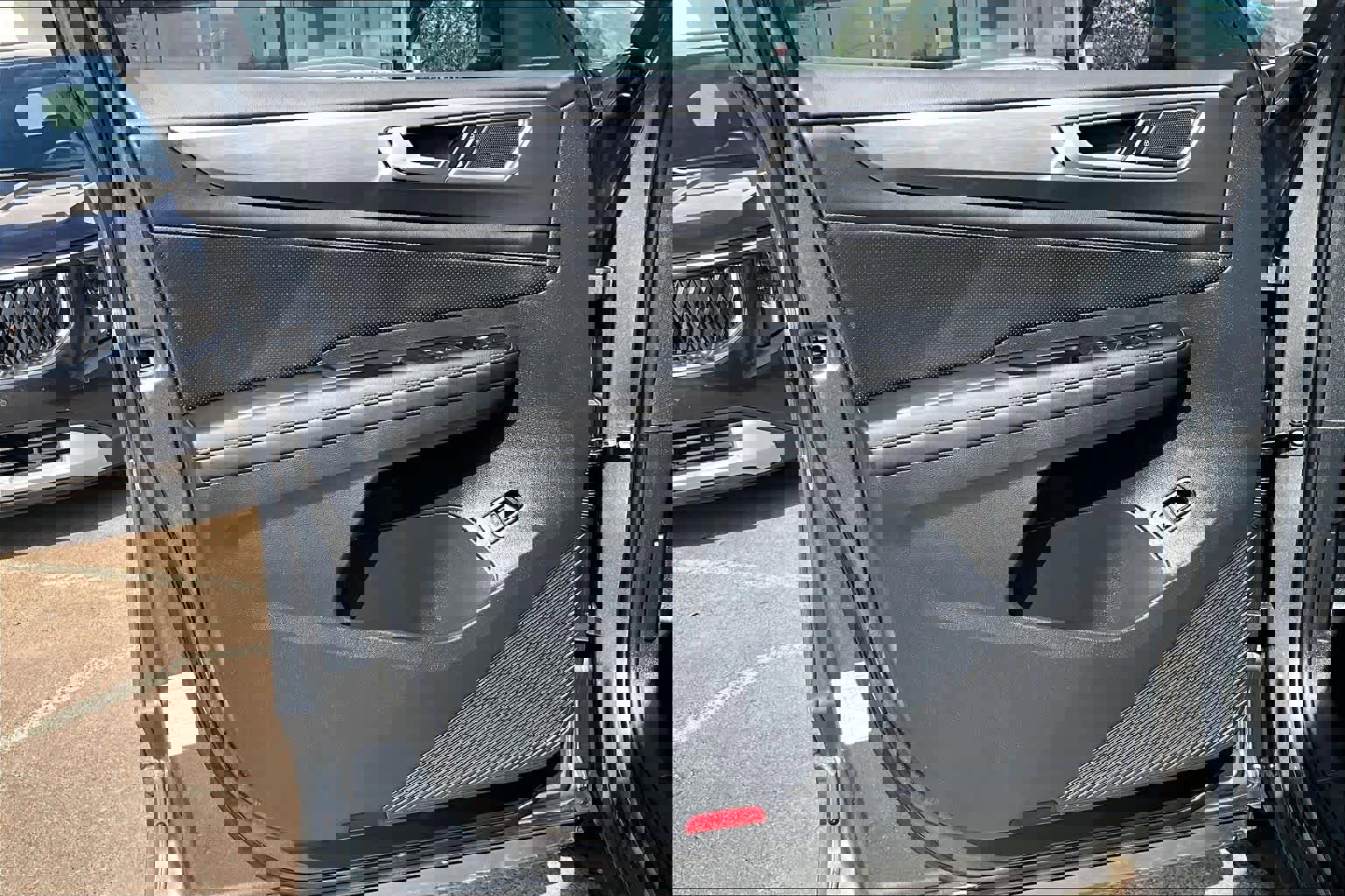 Used 2025 Volkswagen Atlas Cross Sport SE AWD/4WD image 21