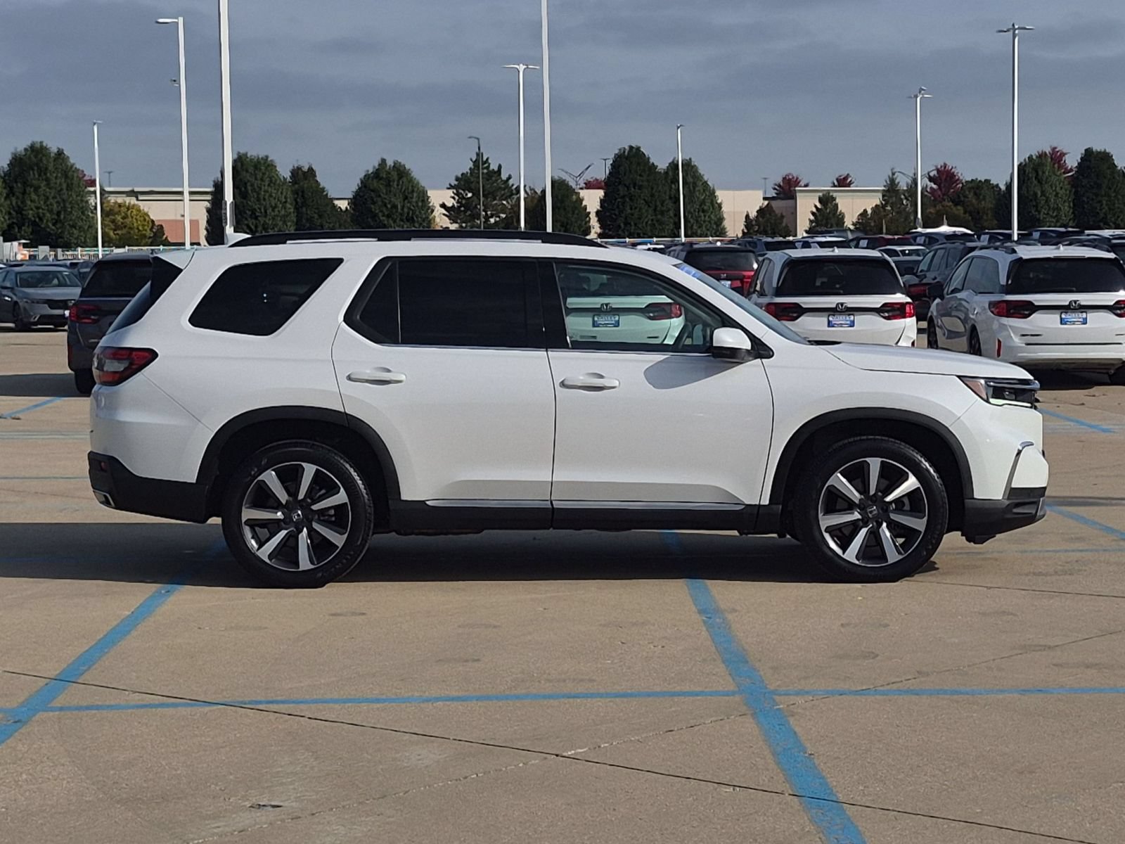 Used 2024 Honda Pilot Touring image 5