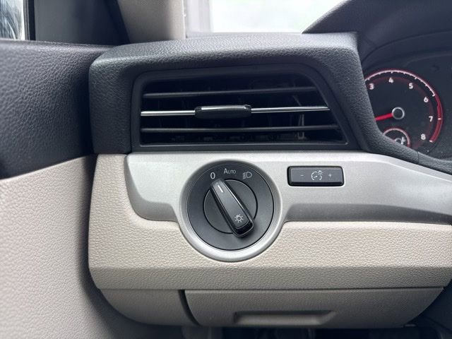 Used 2022 Volkswagen Passat 2.0T SE image 23