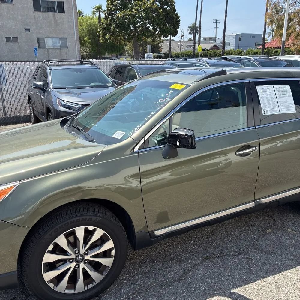 Used 2017 Subaru Outback 3.6R Touring AWD/4WD image 2