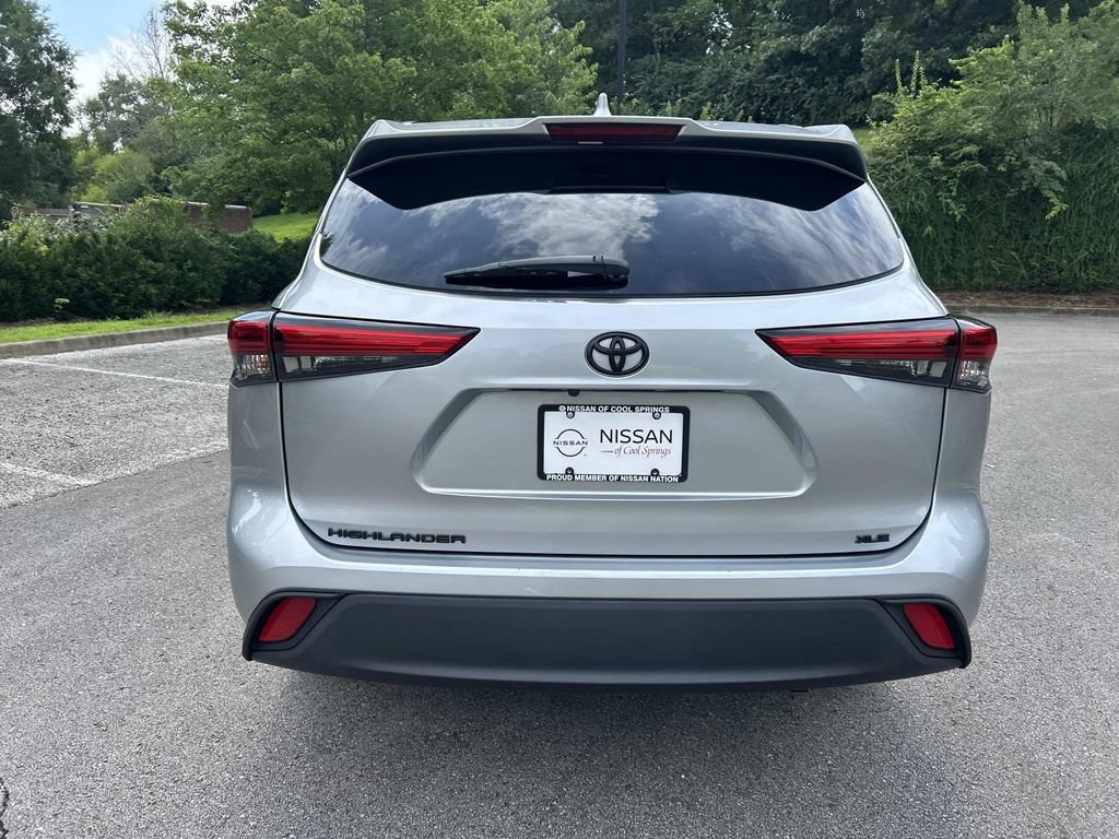 Used 2021 Toyota Highlander XLE FWD image 6