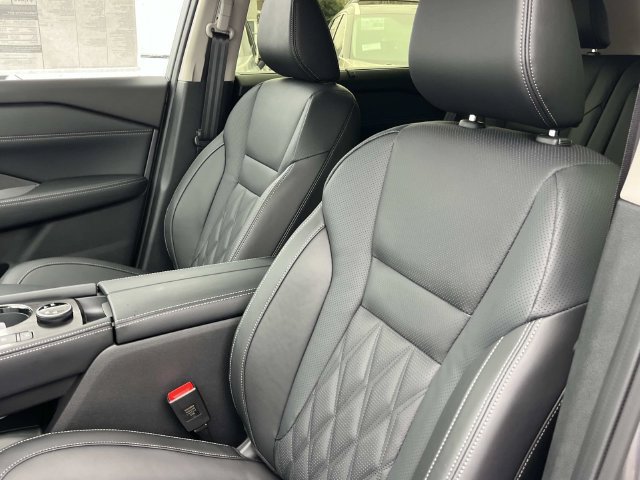 New 2026 Nissan Rogue Platinum w/ Tech Package AWD/4WD image 26