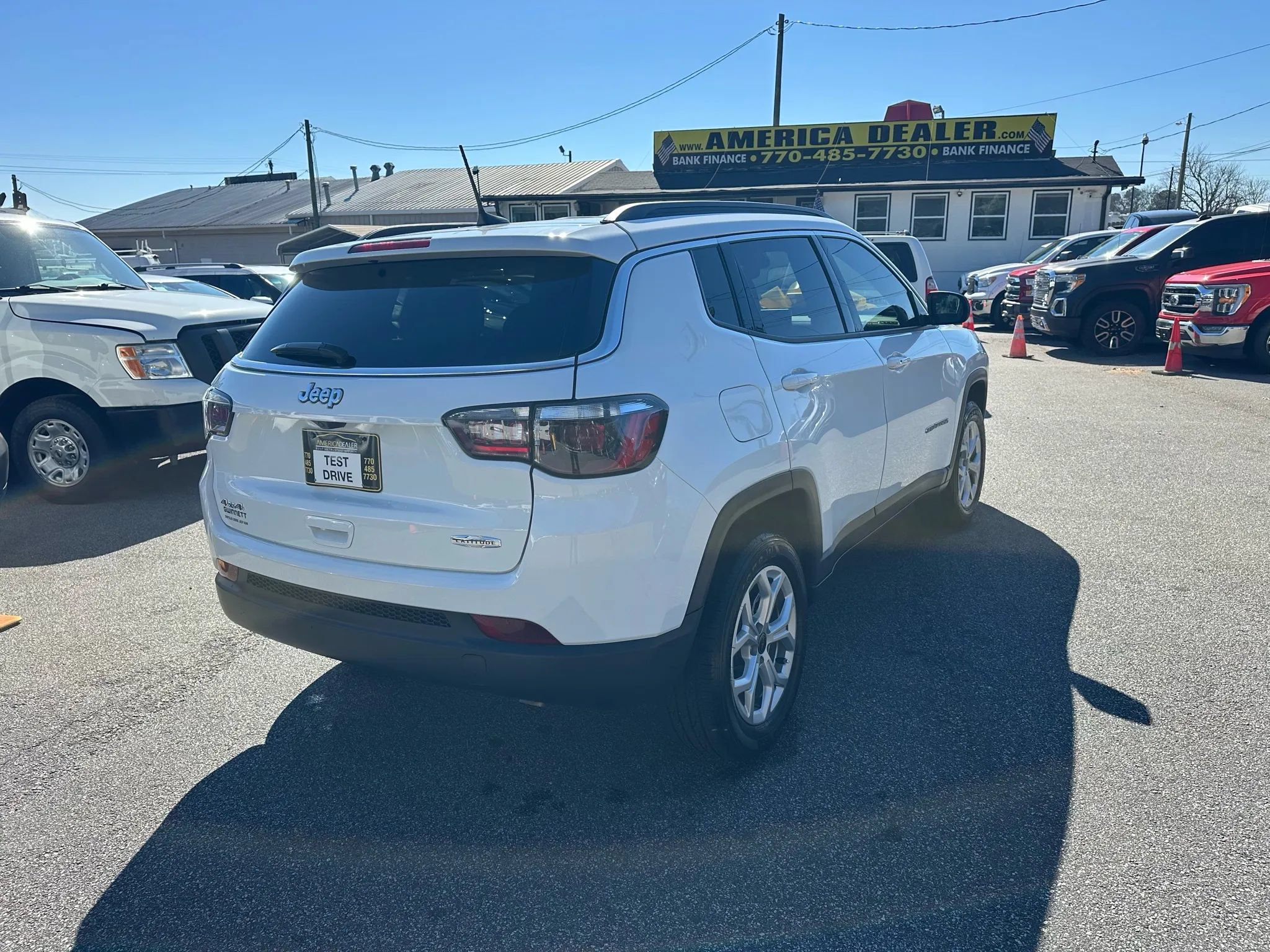 Used 2025 Jeep Compass Latitude AWD/4WD image 8