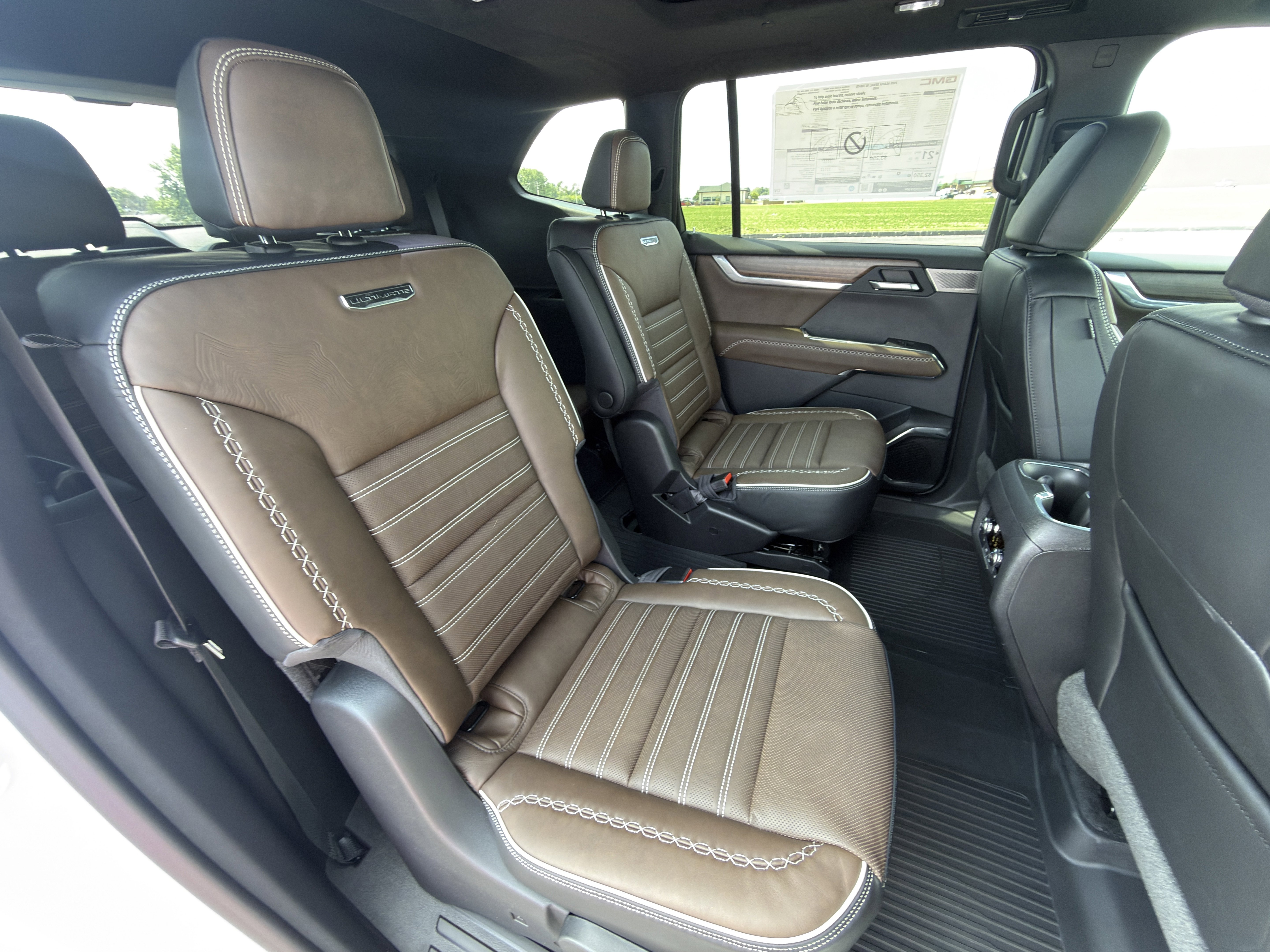 New 2026 GMC Acadia Denali Ultimate w/ LPO, Floor Liner Package AWD/4WD image 15