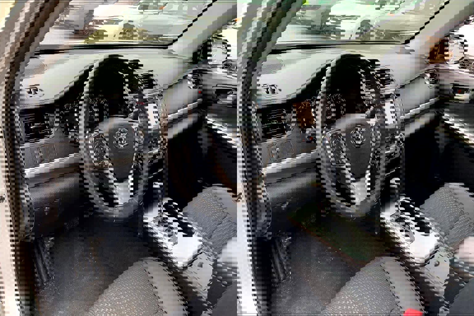 Used 2014 Toyota Camry SE w/ Fleet Convenience Package image 18