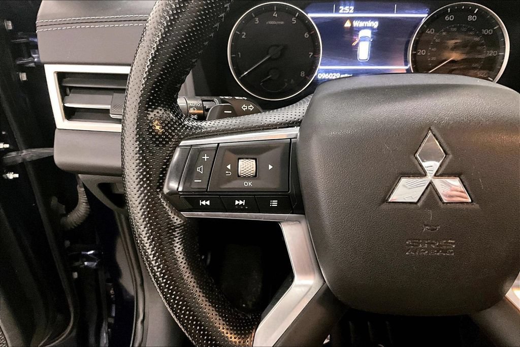 Used 2022 Mitsubishi Outlander SEL AWD/4WD image 11