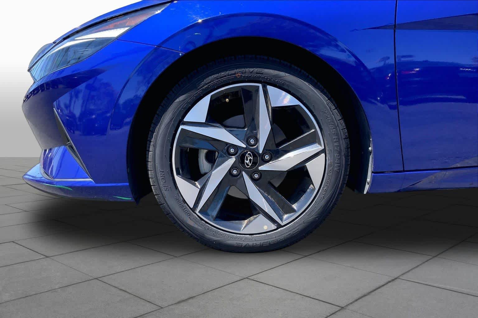 Used 2023 Hyundai Elantra SEL w/ Convenience Package FWD image 9