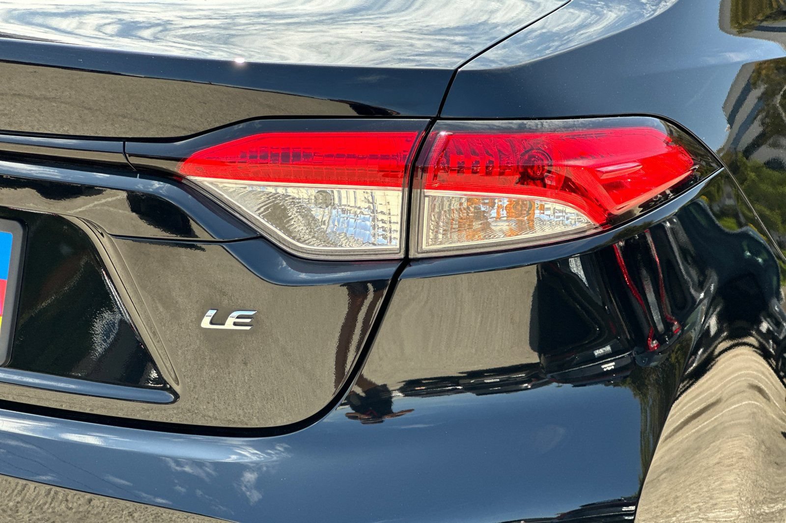 Used 2025 Toyota Corolla LE FWD image 31