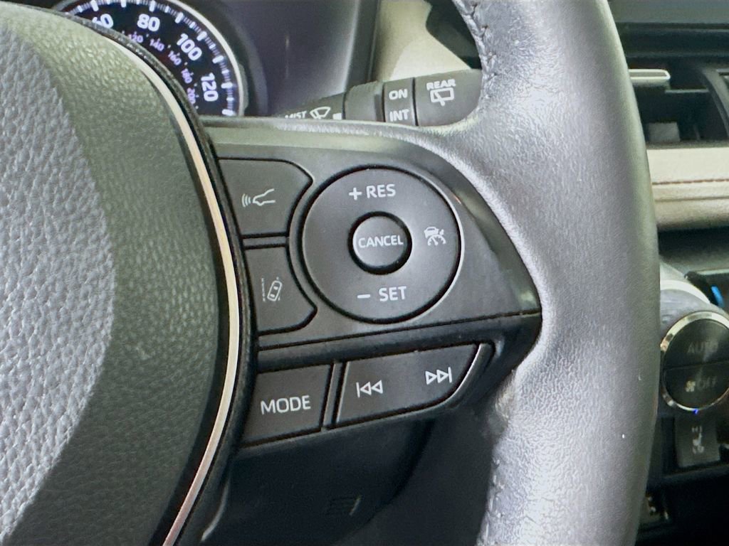 Used 2019 Toyota RAV4 XLE Premium image 11