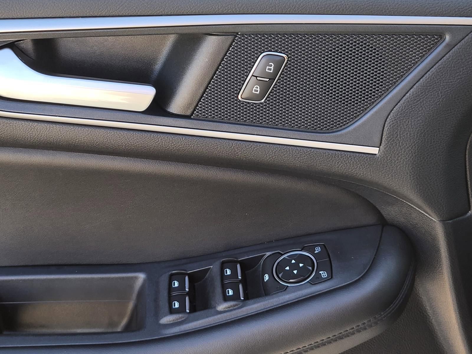 Used 2021 Ford Edge SEL image 17