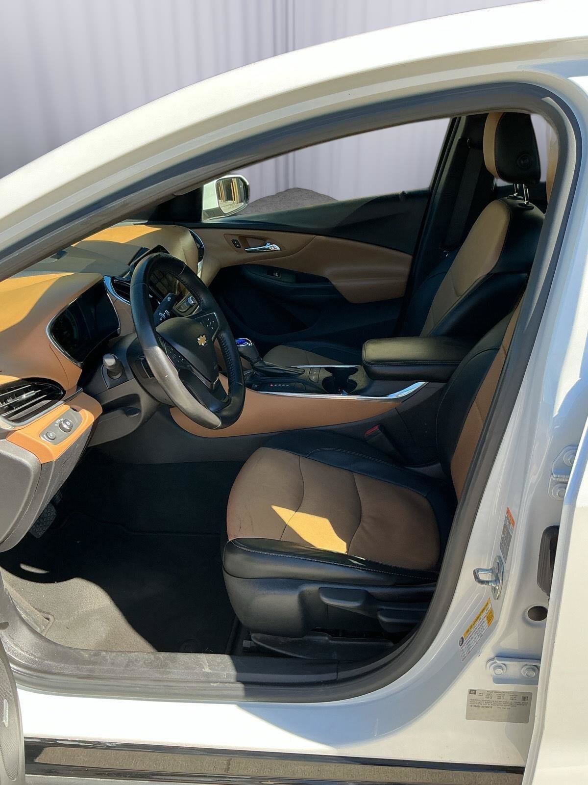 Used 2018 Chevrolet Volt Premier w/ Driver Confidence Package FWD image 16