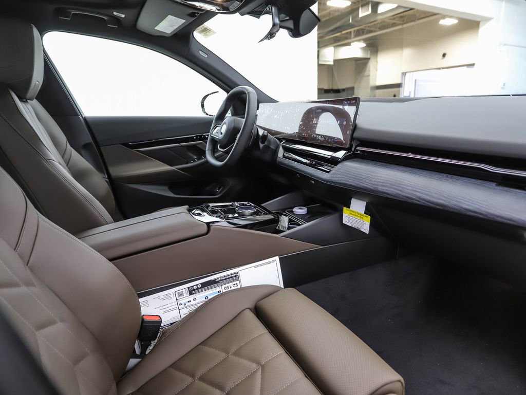Certified 2025 BMW 530i xDrive w/ Premium Package image 29