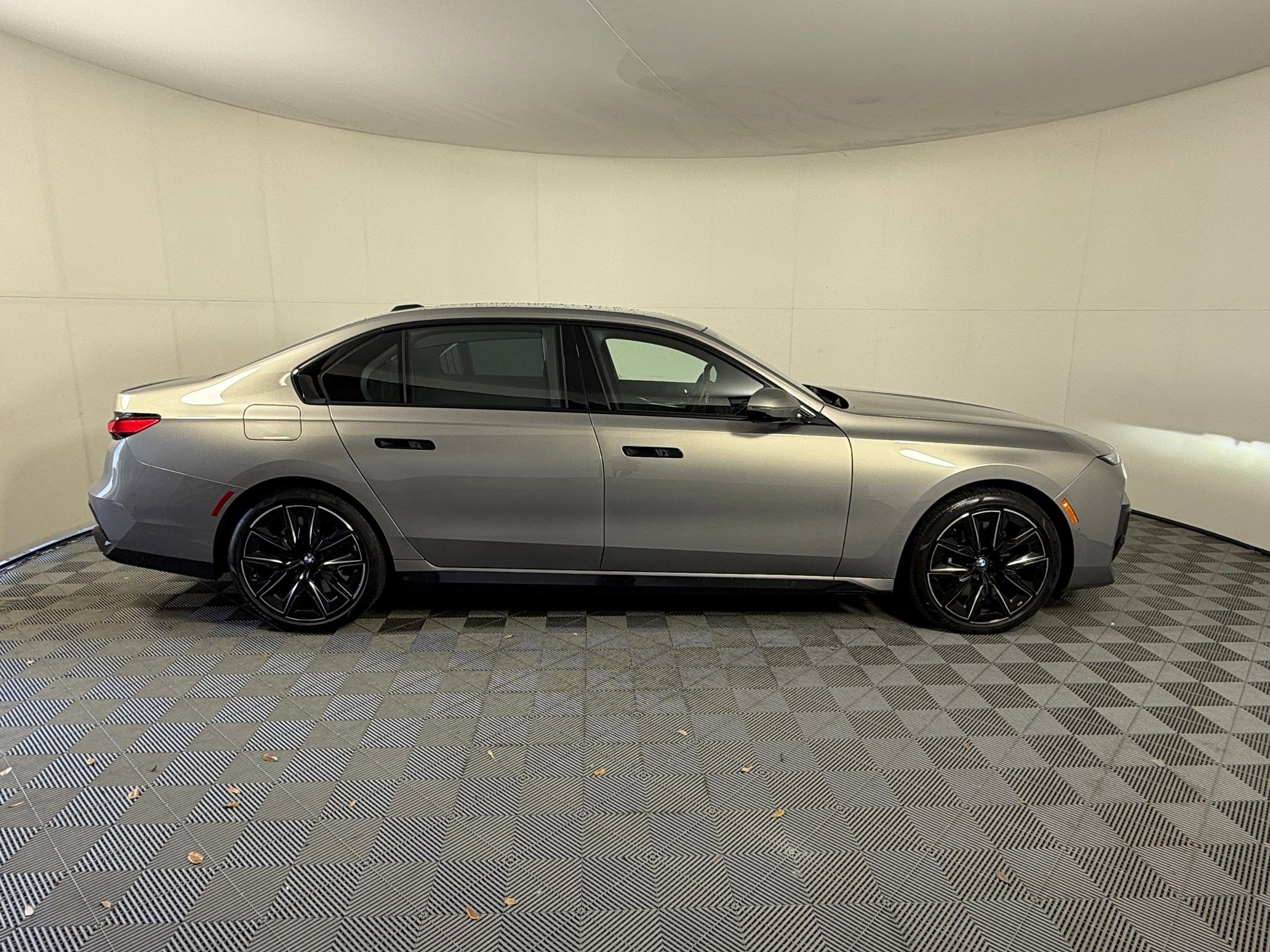 Certified 2024 BMW 760i xDrive w/ Executive Package AWD/4WD image 8